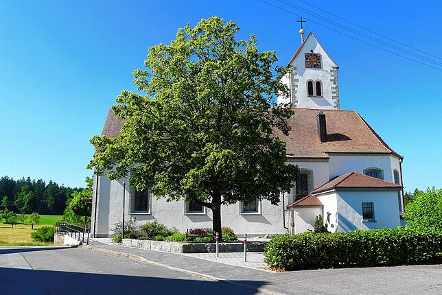 Als eine von zahlreichen Kirchen in Deggenhausertal wurde die Kirche St. Johannes in Oberhomberg in jüngerer Zeit außen Renoviert und ...
