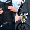 Bundespolizisten im Einsatz (Symbolbild). Ein per Haftbefehl gesuchter Mann ist an der Grenze bei Weil am Rhein erwischt worden. Er ...