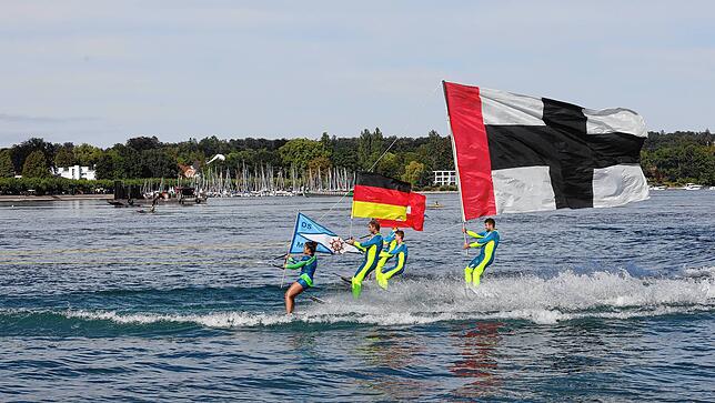 Bild 41: Konstanzer Seenachtfest 2022: Ein Highlight des Tages ist die Wasserski-Show