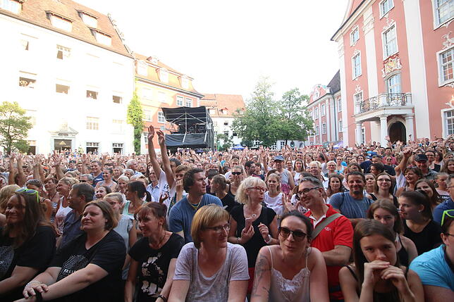 Bild 16: Bilder: 2000 Zuschauer bei Doppelkonzert von Johannes Oerding und Glasperlenspiel