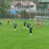 Vom Pfosten prallt der Ball an den Körper von Steißlingens Torhüter Daniel Damisch &ndash; und von dort ins Tor.
