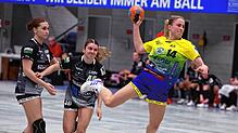 Gloria Herhoic (am Ball), hier in der Partie gegen die SG Schozach-Bottwartal, will mit dem SV Allensbach daheim gegen den ...