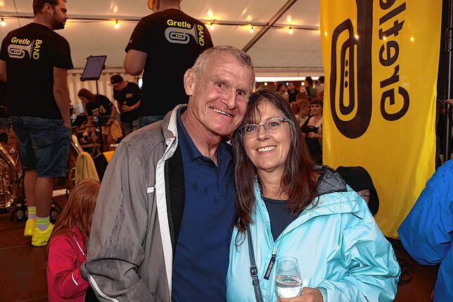 Bild 19: Ein Prosit der Gemütlichkeit! Fotos vom zweiten Abend beim Reichenauer Weinfest 2025