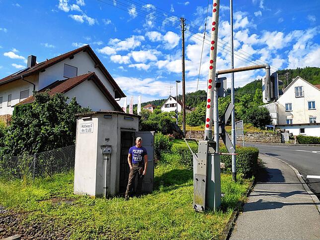 Koss Volk vom Vegetationstrupp der SWEG war unterwegs, um an der Seehäsle-Strecke die Probleme zu beheben.