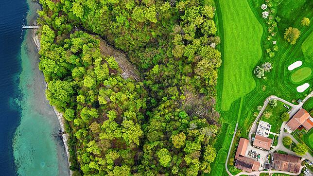 Die gesperrte Marienschlucht im April 2023 aus der Luft. Rechts ist der Anlegesteg zu sehen, links der Golfclub oberhalb der Schlucht.