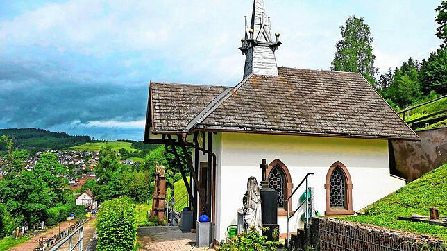 Auf dem Vöhrenbacher Friedhof – hier die Kapelle – stehen Veränderungen an.  Foto:  Hartmut Ketterer