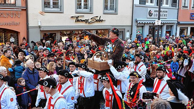 Bild 20: Jetzt geht&lsquo;s um die Wurst! Bilder vom Kaiserbrunnen am Rosenmontag