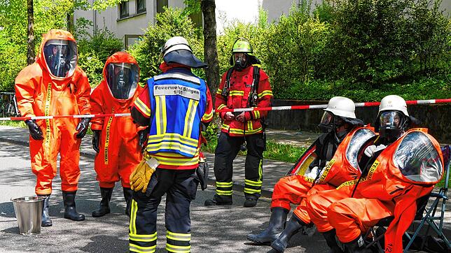 Reizgas-Notfall an Zeppelin-Realschule in Singen: Rettungskräfte waren im Großaufgebot vor Ort.