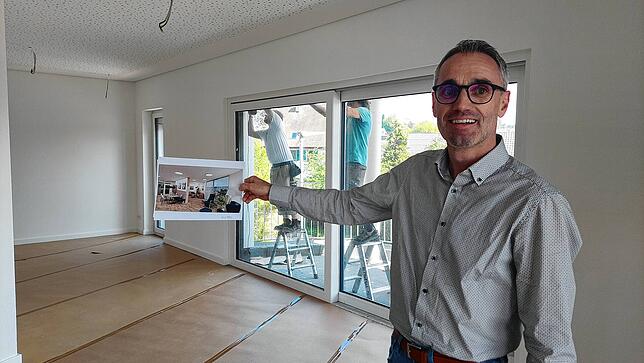 Gerd Will, Kreisgeschäftsführer des DRK, im zukünftigen Gemeinschaftsbereich der Wohngemeinschaft für jüngere Pflegebedürftige.