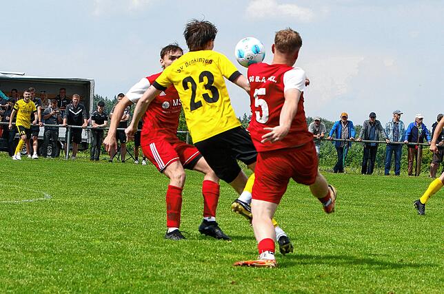 Bild 6: Der SV Denkingen ist Meister und steigt in die Landesliga auf. Wir waren mit der Kamera dabei!