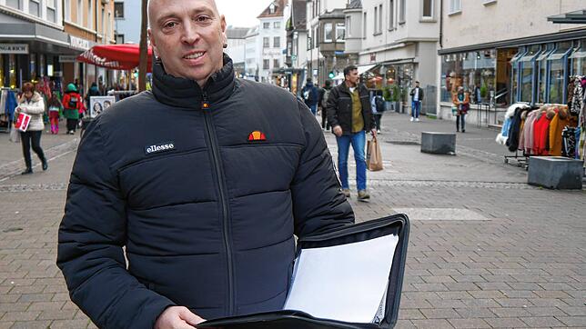 Hier an dieser Stelle, in der August-Ruf-Straße plant Veranstalter Frank Schuhwerk den Sternenzauber. Er ist in diesem Jahr die ...