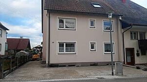 Anwohner mussten aufgrund parkender Autos schweren Herzens den eigenen Vorgarten opfern und im Zuge der Umgestaltung auch die ...