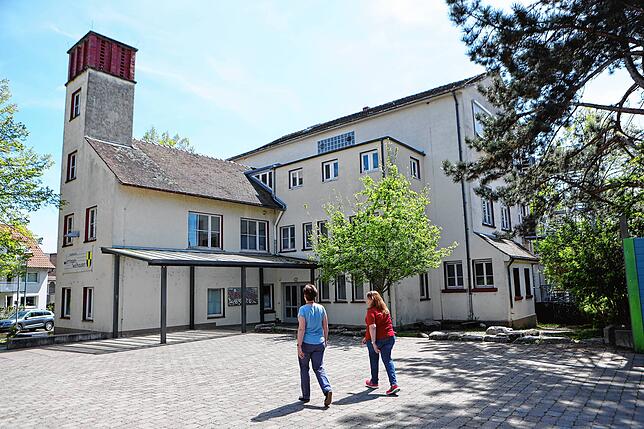 Die Rückansicht des alten Schulhaus in Dettingen.