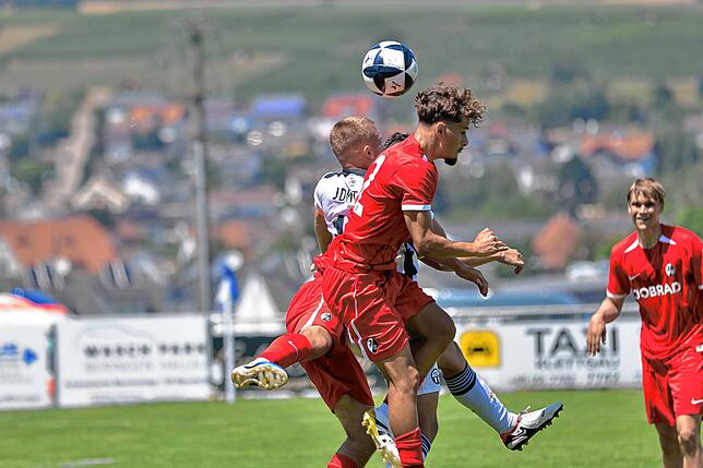 Bild 37: SC Freiburg II gewinnt Test beim FC Erzingen gegen den FC Zürich II mit 6:3 – wir haben Fotos!