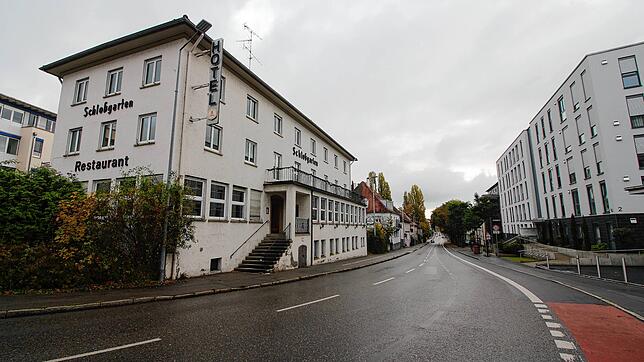 Das Hotel Schlossgarten wird seit 2016 vom Landratsamt Flüchtlingsunterkunft genutzt. An der Stelle könnte ein Hochhaus entstehen, sieht ...