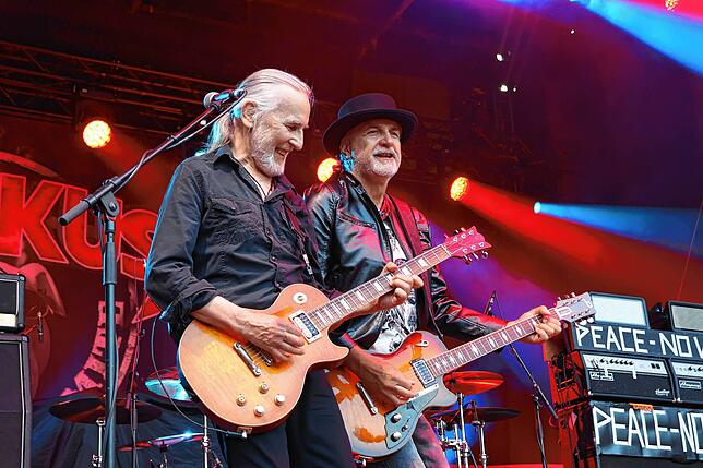 Bild 9: Schlossgarten Open Air: Tausende Rockfans feiern Gotthard und Krokus -  Die besten Bilder