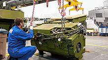 Ein Motor für einen Schützenpanzer Puma. Der Antrieb ist so kompakt, wie kein anderer militärischer Antrieb. Es besteht im Kern aus ...