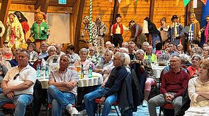 Die Veranstaltung ist bis auf dem letzten Platz ausverkauft. Fast 130 Gäste finden in der dritten Kuppel des Narrenschopfs Platz. Fotos: ...
