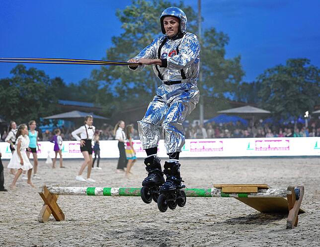 Bild 6: Zwischen Adrenalin und Tradition: Der spektakuläre Showabend beim Fest der Pferde auf den Immenhöfen