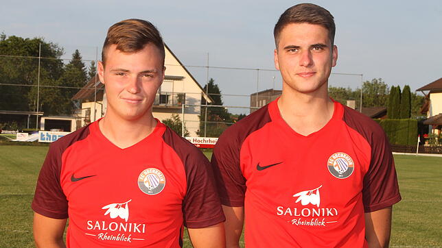 Neu beim FC Hochrhein: Lucas Mühlhaupt (links) und Fabio Kech spielen künftig im Bohnenviertel. Auf dem Foto fehlen Felix Schlageter ...