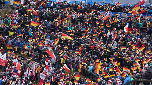 An beiden Wettkampftagen kamen rund 10&nbsp;000 Zuschauer an die Hochfirstschanze nach Tititsee-Neustdt zum Weltcupspringen. Bild: ...