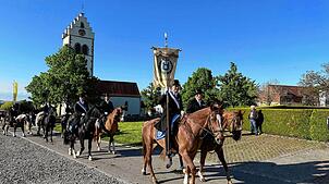 Bild : Zweihundert Reiter beim Limpacher Georgiritt