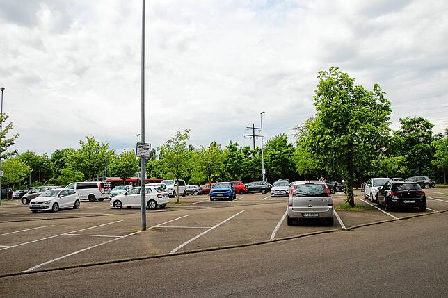 Klettgau-Gymnasium, Stadthalle und Wutach sind diesem Parkplatz ganz nah.