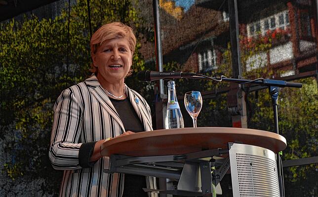 Nicole Razavi, baden-württembergische Ministerin für Landesentwicklung und Wohnen, beendete ihre Denkmalreise in Meersburg und spricht ...