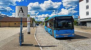 Für zehn Jahre soll der Donaubus für potenzielle Betreiber neu ausgeschrieben werden. Wie genau, das musste der Gemeinderat jetzt ...