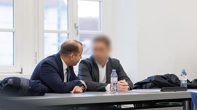 Der Mann wurde wegen fahrlässiger Tötung in Tateinheit mit fahrlässiger Gefährdung des Straßenverkehrs verurteilt. (Archivbild)