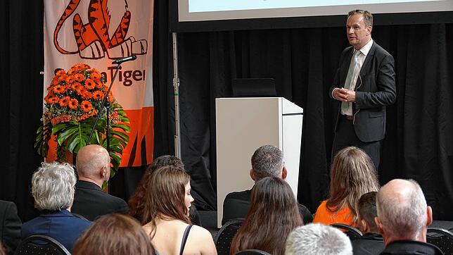 Jens Südekum sprach vor 100 geladenen Gästen.