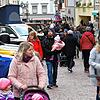 Im November 2019 flanierten Besucher des verkaufsoffenen Sonntags durch die Tiengener Hauptstraße. In diesem Jahr fällt die ...