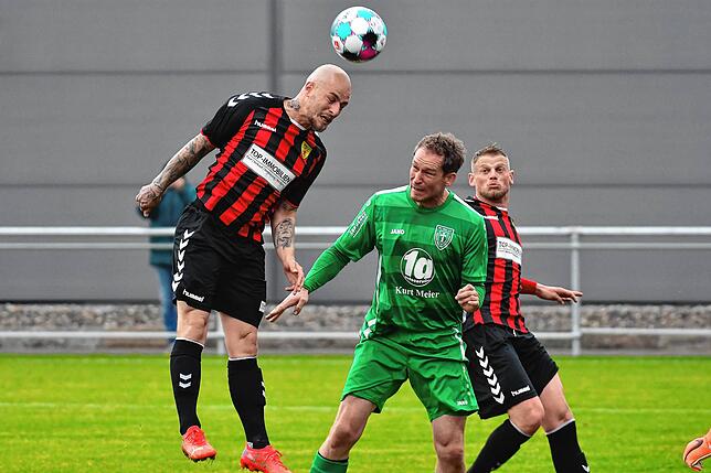 Bild 27: FSV Rheinfelden bleibt mit dem 3:2-Erfolg gegen den FC Freiburg-St. Georgen auch im 13. Saisonspiel unbesiegt &ndash; und wir haben Bilder!