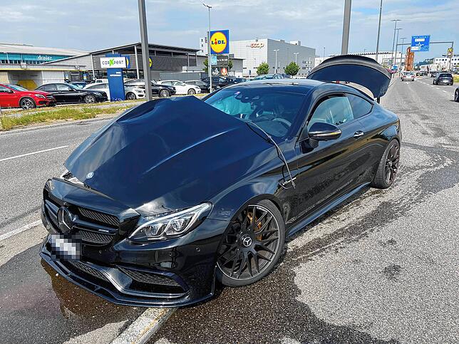 Bild 1: Fahranfänger (23) zerlegt 400-PS-Sportwagen in der Schweiz