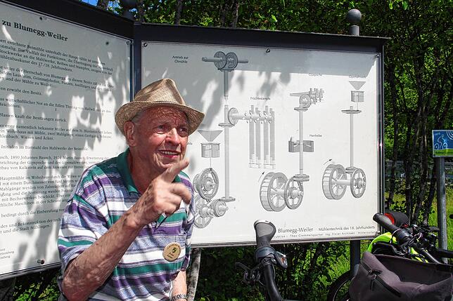 Ernst Kaiser aus Grimmelshofen ist mit seinen 90 Jahren motiviert und engagiert, die Museumsmühle in Stühlingen-Blumegg vorzustellen.