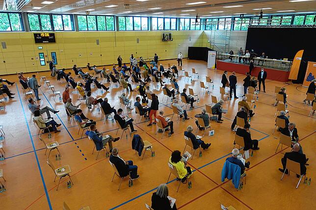Abstandhalten in der Stadthalle Bonndorf.