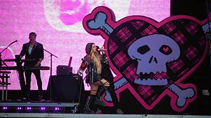 Bild : Southside 2024: Avril Lavigne sorgt für Gänsehaut bei ihren Fans