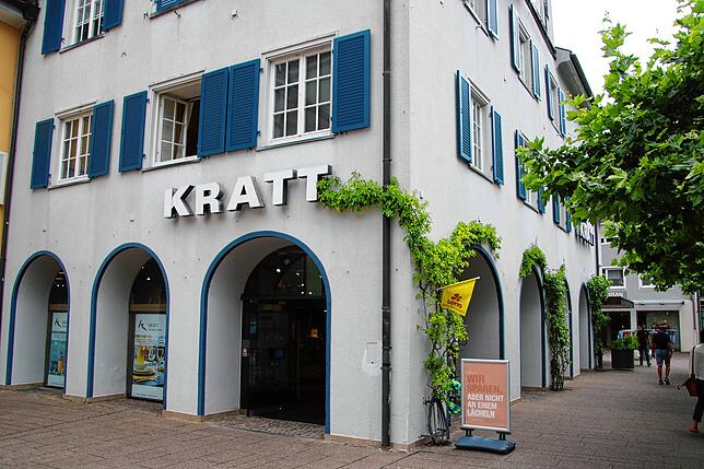 Für viele Radolfzeller ist das 1919 gegründete Kaufhaus Kratt eine Art Kulturgut. Hier der ältere, zum Münsterplatz hin gelegene ...
