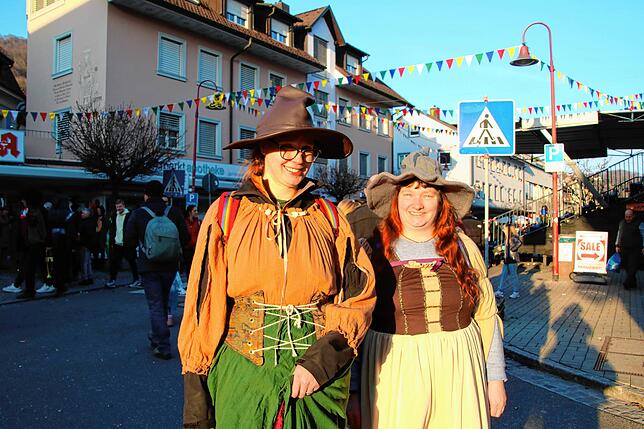 Bild 12: Fasnachts-Auswerfen und Narrenbaumstellen: Bilder des Hochrhein Narrentreffens in Tiengen (Teil 3)