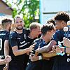 Jubel nach dem Abpfiff. Die Spieler des SC Konstanz-Wollmatingen feiern den Verbandsliga-Aufstieg.