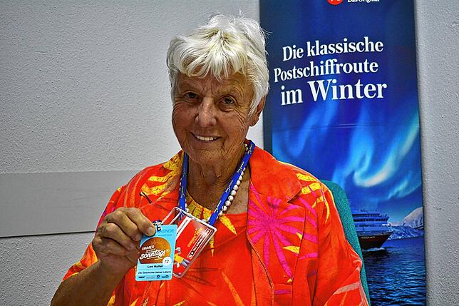 Fünf Tage nach dem Auftritt in der ARD-Sonntagsshow sitzt Leni Huther bei sich im Büro und präsentiert die Ausweise, die ihr auf dem ...