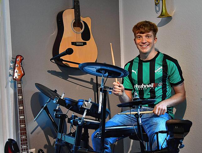 Rhythmus im Blut: Mit neun Jahren hat Fußballer Marius Lais sein Herz an die Musik verloren. Am Schlagzeug holte er sich schon als ...