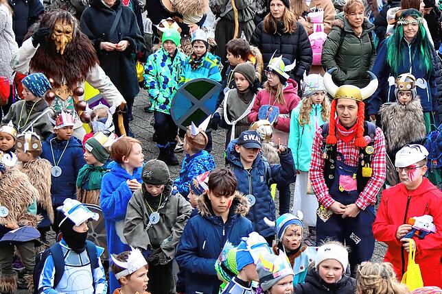 Bild 14: Unvergessliche Momente: Der Kinderumzug und Rathaussturm in Unterkirnach – Bilder des Narrensamens!