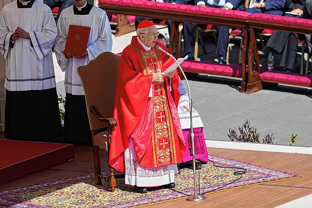 „Er hat die Herzen berührt“, predigte Kardinal Giovanni Battista Re, der das Requiem auf dem Petersplatz leitete.