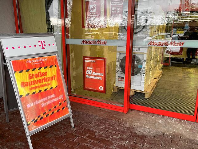 Der Umbau im Media Markt läuft auf Hochtouren &ndash; mitten im Betrieb.