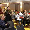 Die interessierten Bürger konnten in der Veranstaltung zum Wärmeplan Radolfzell Fragen stellen. In der Bildmitte stehend die ...