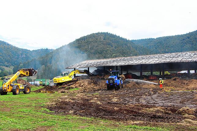 Bild 19: Scheune brennt: Bilder vom Großeinsatz der Feuerwehr in Bernau-Goldbach