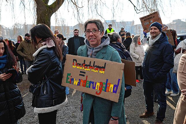 Bild 1: Demo vom Herosé-Park bis zum Stadtgarten: Konstanz geht auf die Straße – wir haben die Bilder!