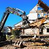 Der letzte Rest, der vom ehemaligen Hotel &bdquo;Scharfes Eck&ldquo; in Hagnau noch steht, wird abgerissen. Hier entsteht die ...