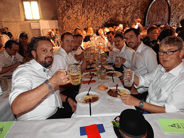 Sie waren Ziel von Spott und Häme, ließen sich aber weder Appetit noch Laune verderben: Die Surianer-Gemeinde Tiengen.